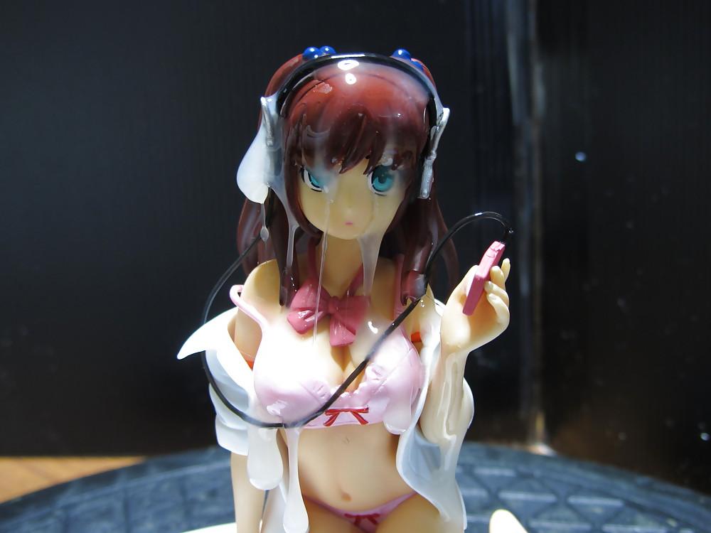 25P Semen on figures