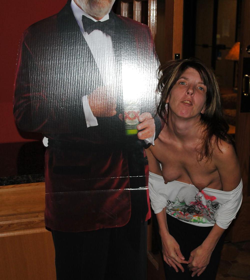9P Flashing Hard Nipples At The Bar