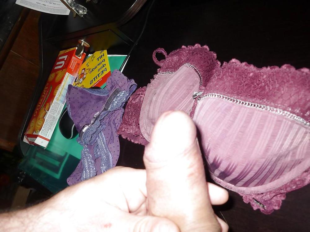 25P Cum on a friends' Wife Bra and panties
