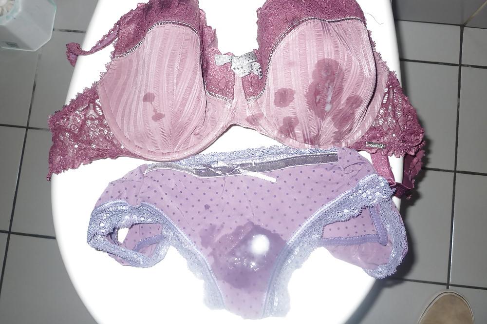 25P Cum on a friends' Wife Bra and panties