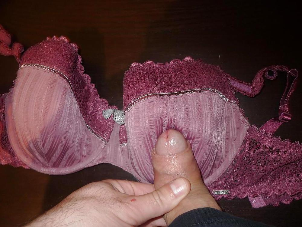 25P Cum on a friends' Wife Bra and panties