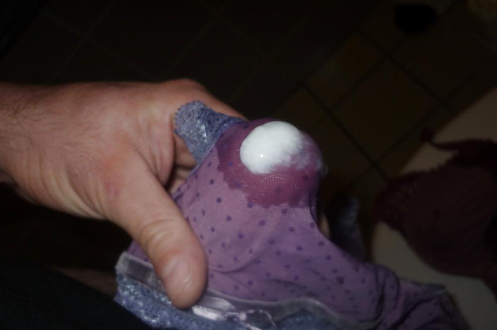 25P Cum on a friends' Wife Bra and panties