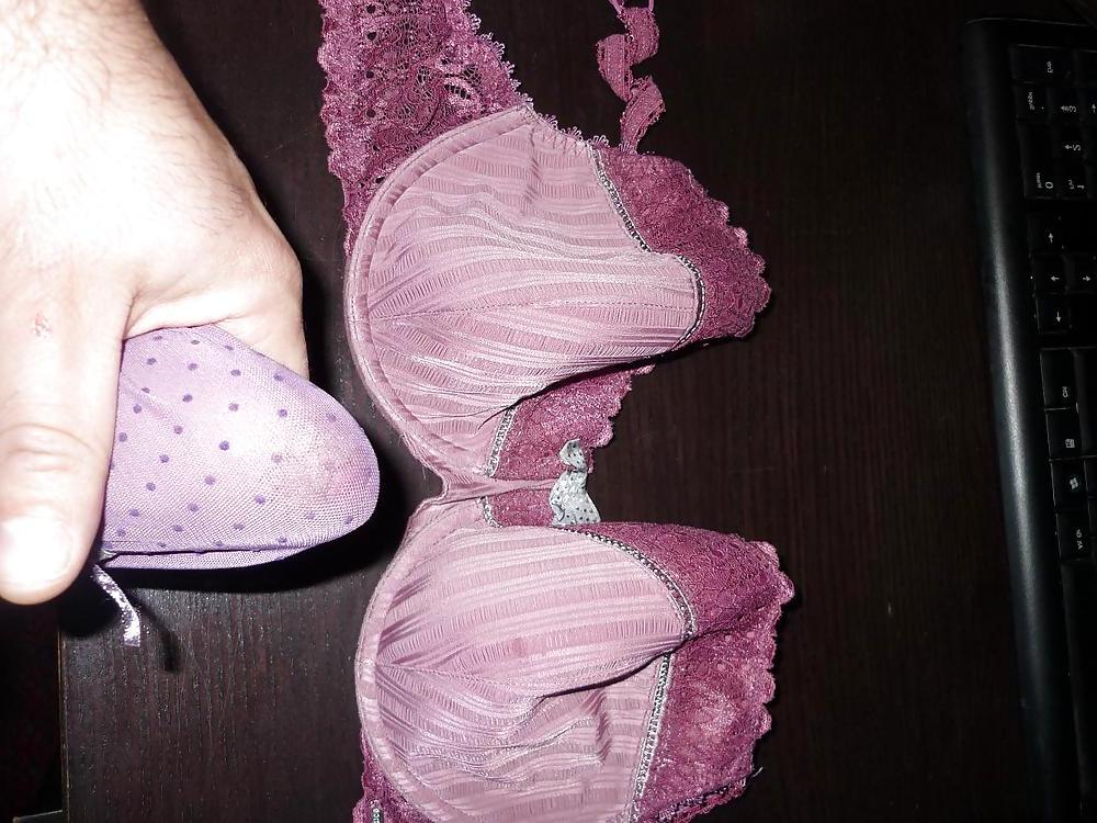 25P Cum on a friends' Wife Bra and panties