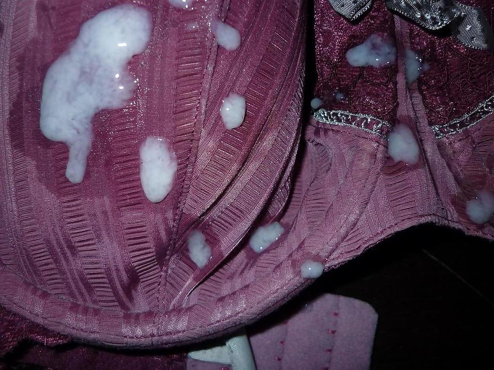 25P Cum on a friends' Wife Bra and panties