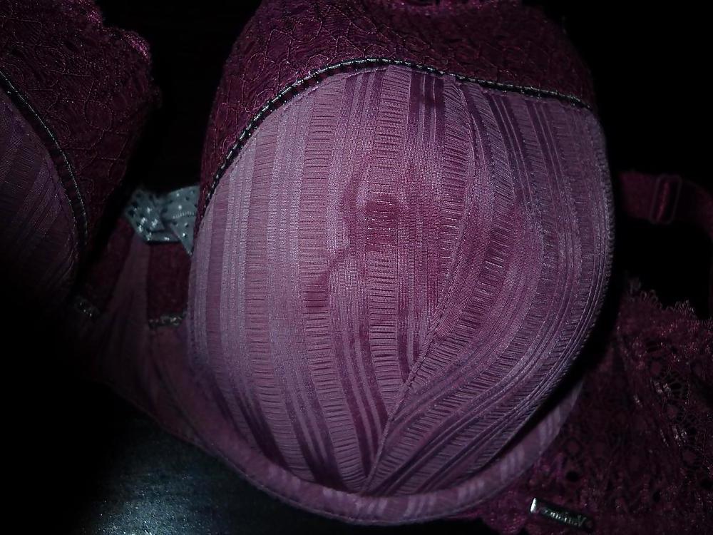 25P Cum on a friends' Wife Bra and panties