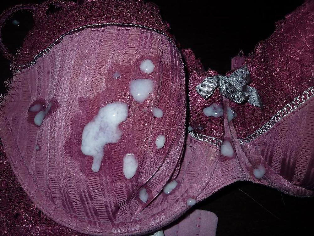 25P Cum on a friends' Wife Bra and panties