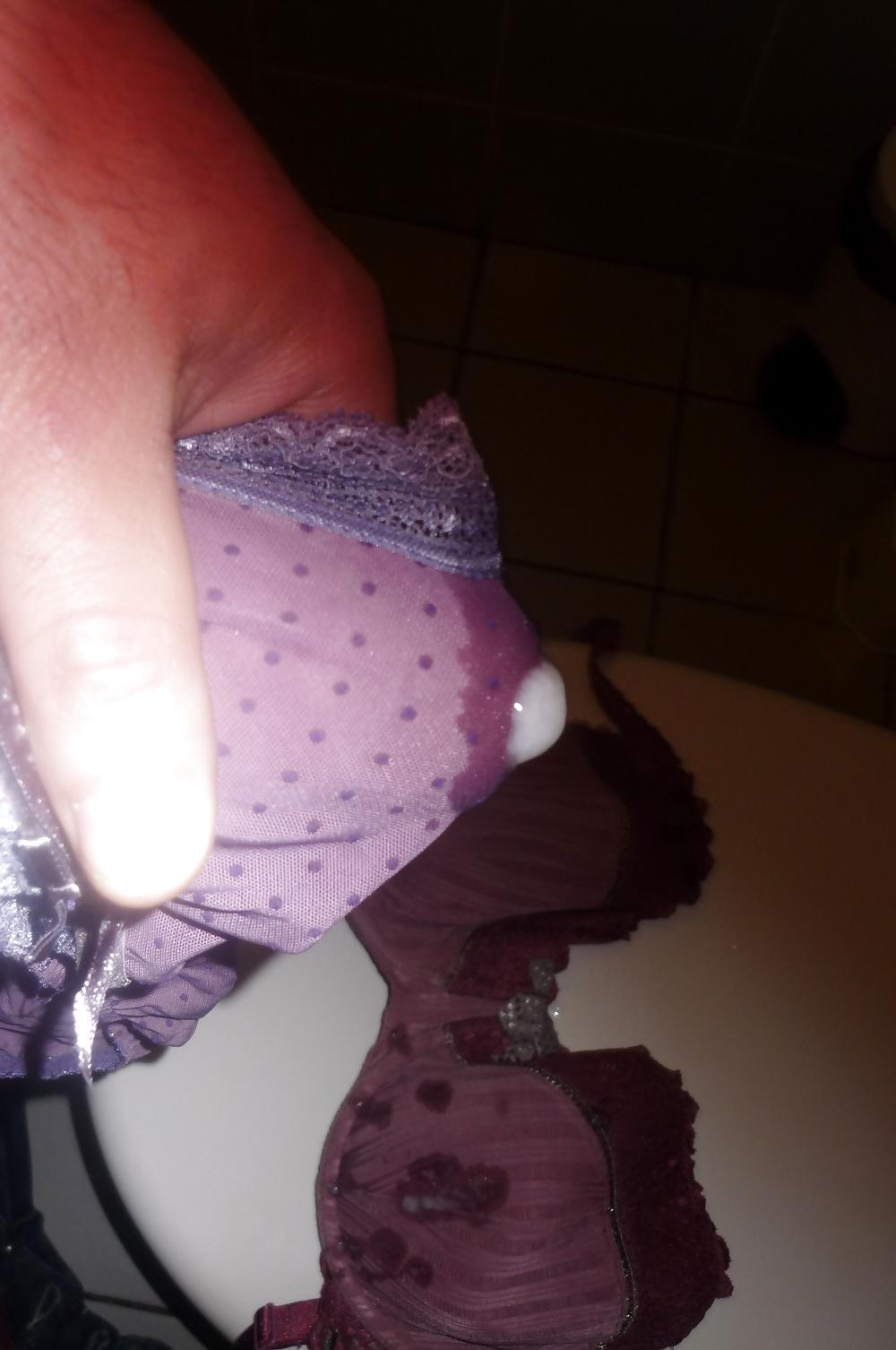 25P Cum on a friends' Wife Bra and panties