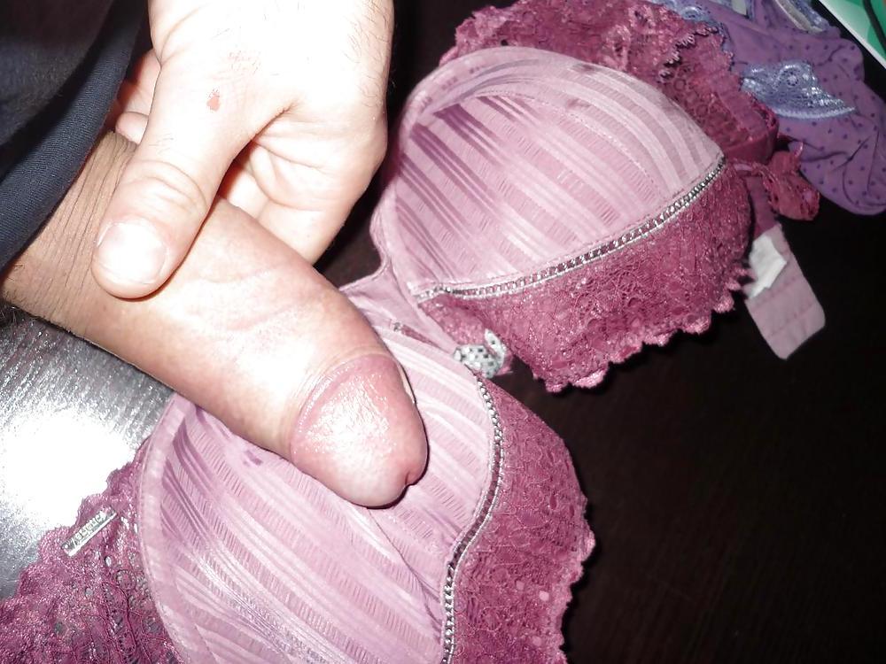 25P Cum on a friends' Wife Bra and panties