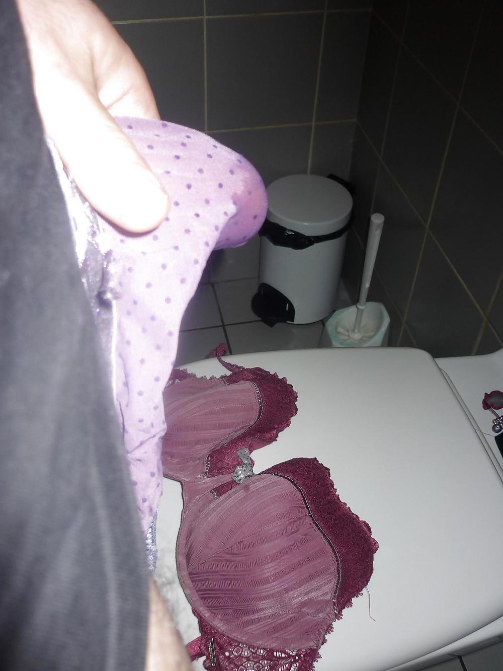 25P Cum on a friends' Wife Bra and panties