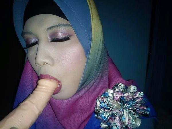 16P NEW Hijab Blowjob, cheating Wifes (never seen)