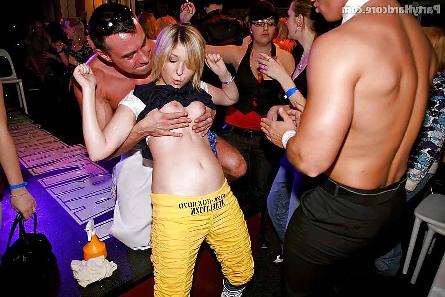 25P PARTY MATURE MILFS FUCK SOCIALLY WITH FRIENDS 