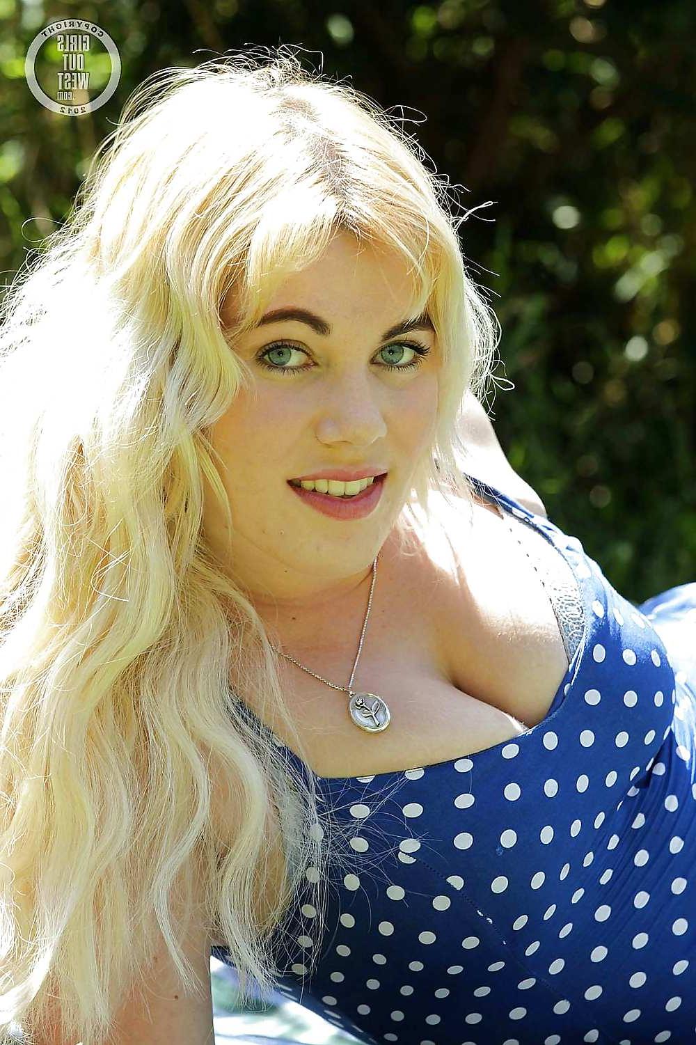 16P Curvy amateur blonde watering her boobs and cunt