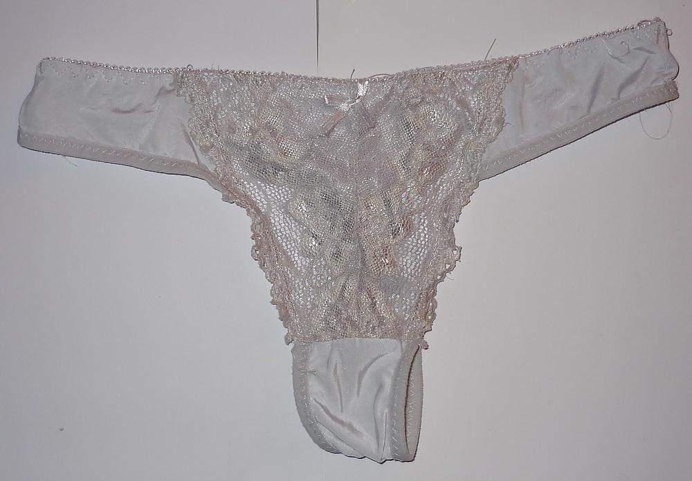 11P Pretty thong 