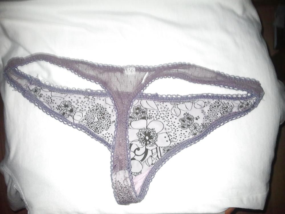 11P Pretty thong 