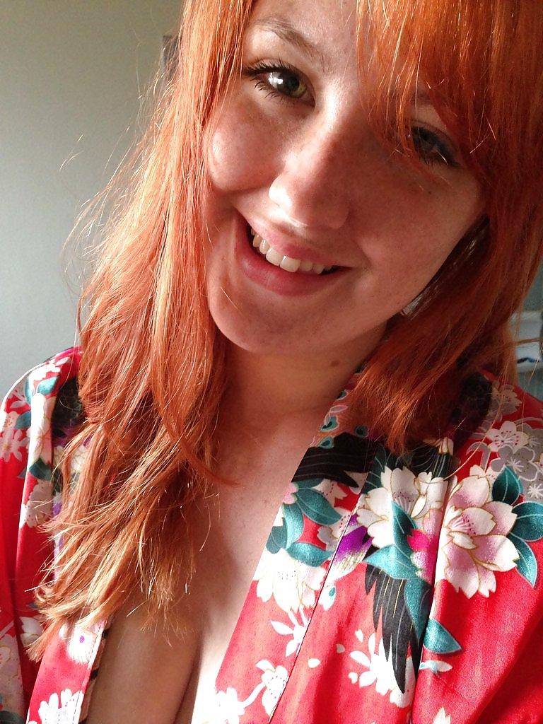 7P Hot Redhead Girlfriend