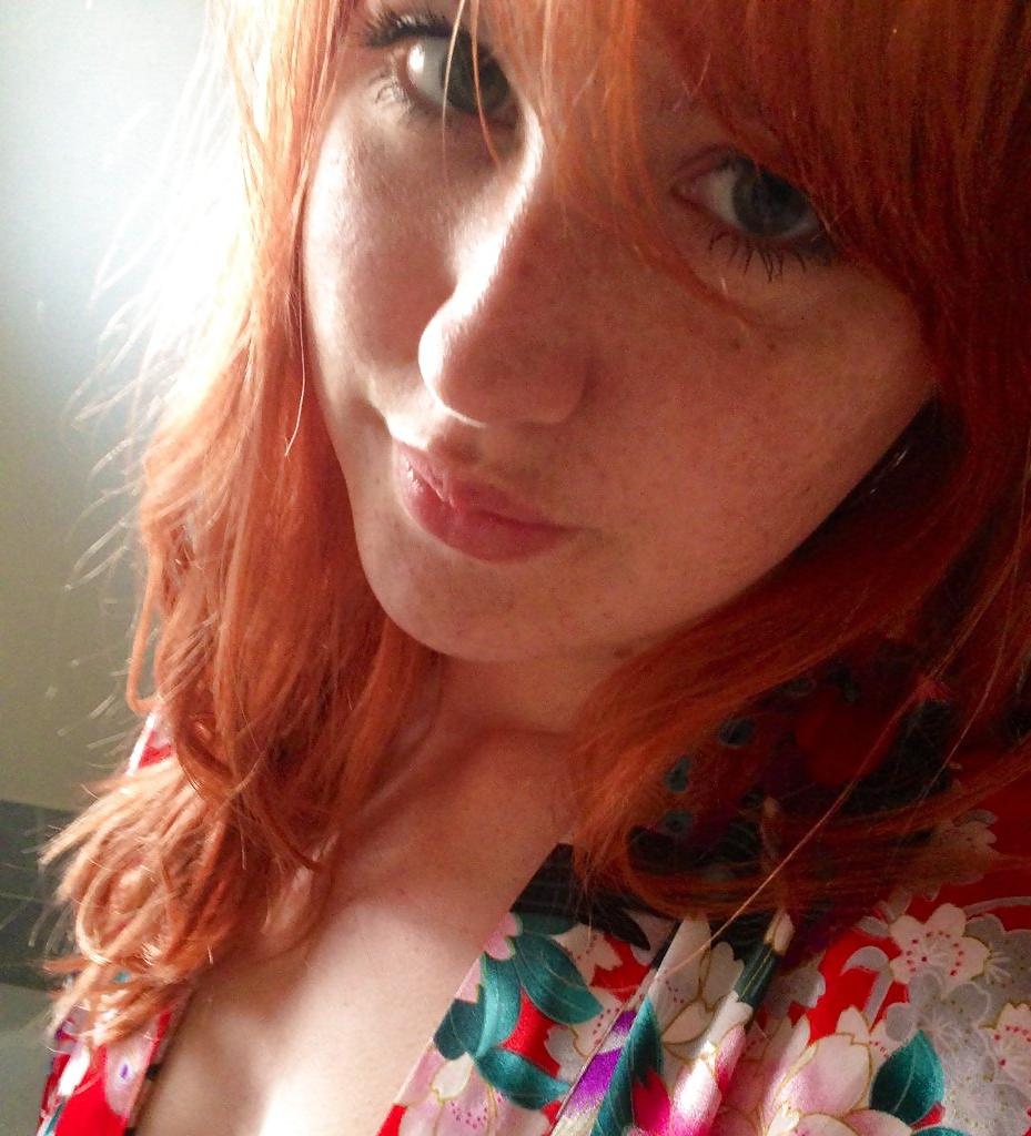 7P Hot Redhead Girlfriend