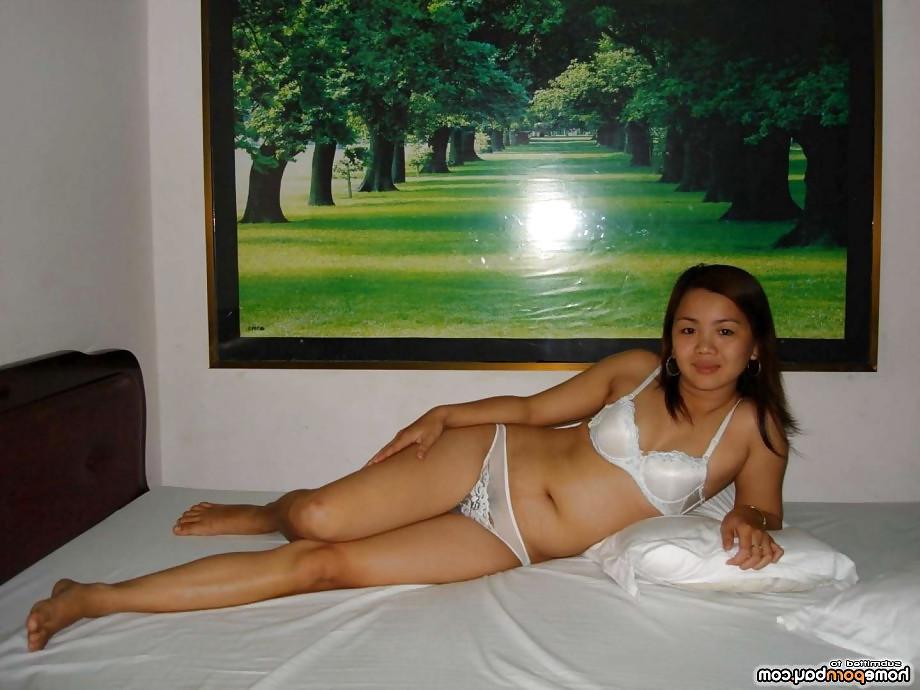 14P Sweet Asian princess posing