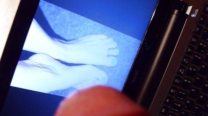 10P Cum on sexy feets again