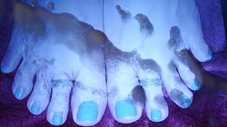 10P Cum on sexy feets again