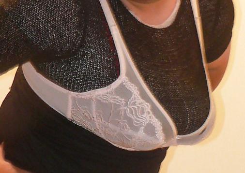 25P Taking Off Black Shirt (Showing Bra)