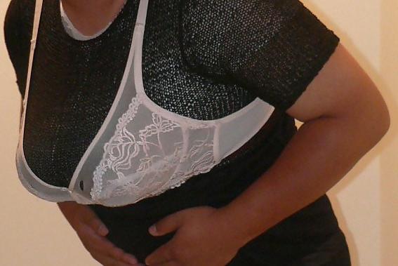 25P Taking Off Black Shirt (Showing Bra)