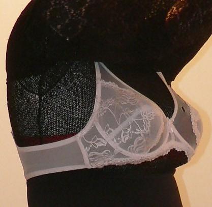 25P Taking Off Black Shirt (Showing Bra)