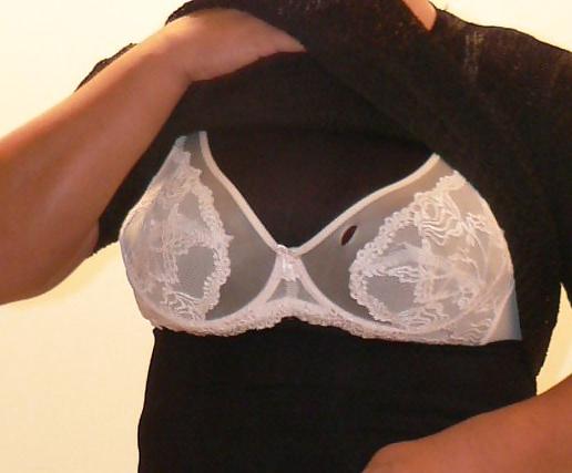 25P Taking Off Black Shirt (Showing Bra)