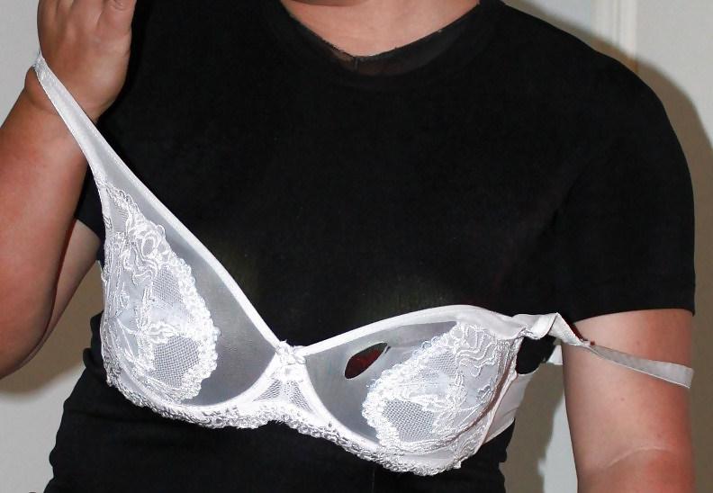 25P Taking Off Black Shirt (Showing Bra)