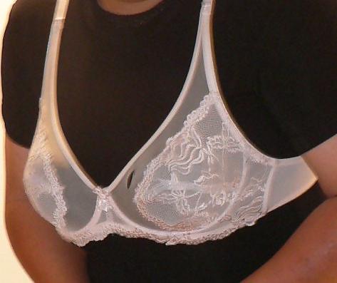 25P Taking Off Black Shirt (Showing Bra)
