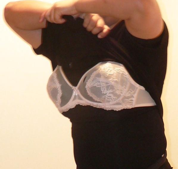 25P Taking Off Black Shirt (Showing Bra)