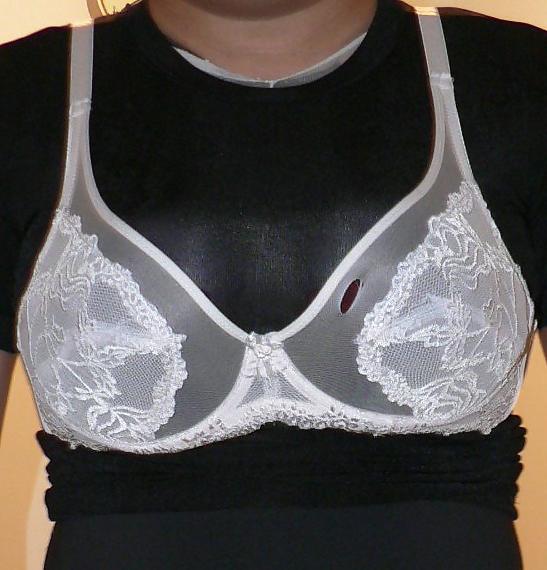 25P Taking Off Black Shirt (Showing Bra)
