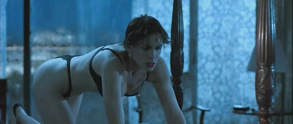 25P Jamie Lee Curtis in Bra and Thong 