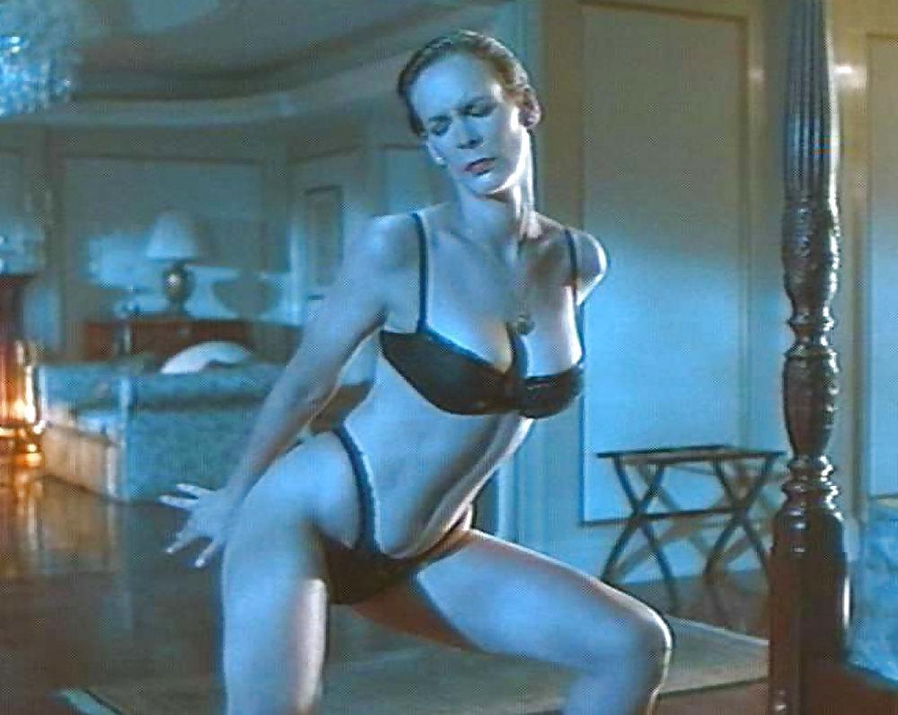 25P Jamie Lee Curtis in Bra and Thong 