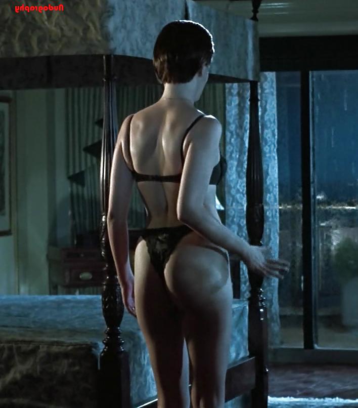 25P Jamie Lee Curtis in Bra and Thong 