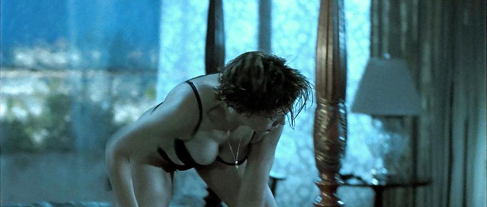 25P Jamie Lee Curtis in Bra and Thong 