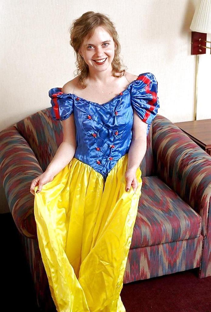 25P Hairy big pussy Snow White