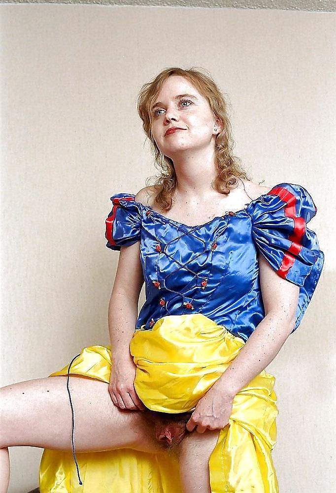 25P Hairy big pussy Snow White
