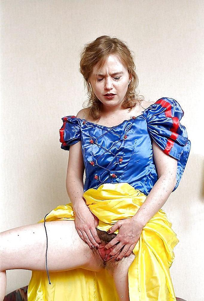 25P Hairy big pussy Snow White