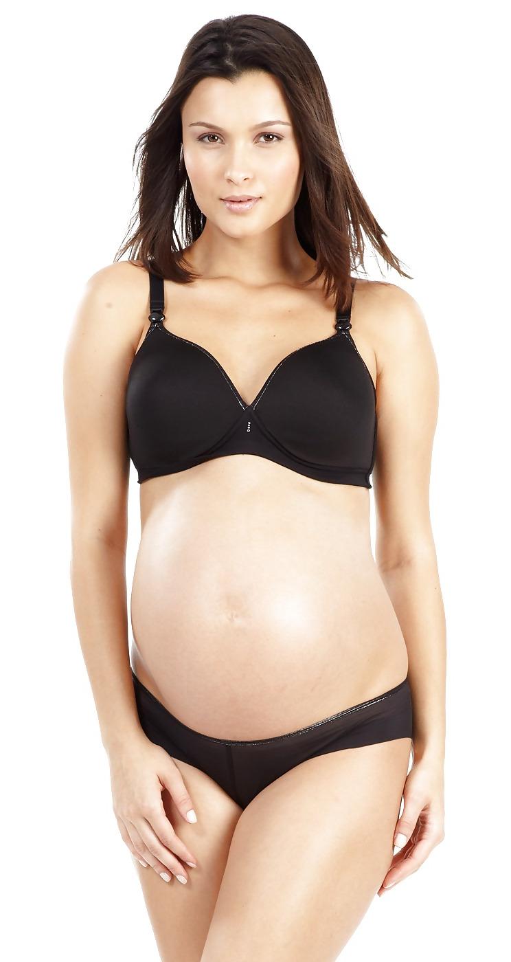 25P Pregnant Showing 