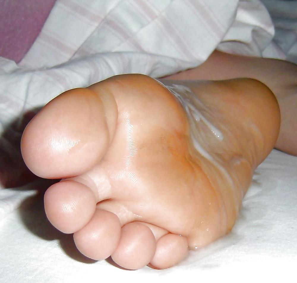 25P SEXY FEET CUM ON