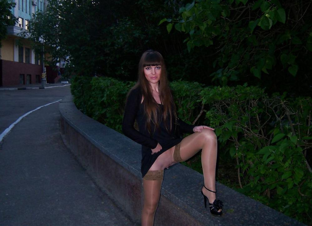 4P Milf posing naked on the street