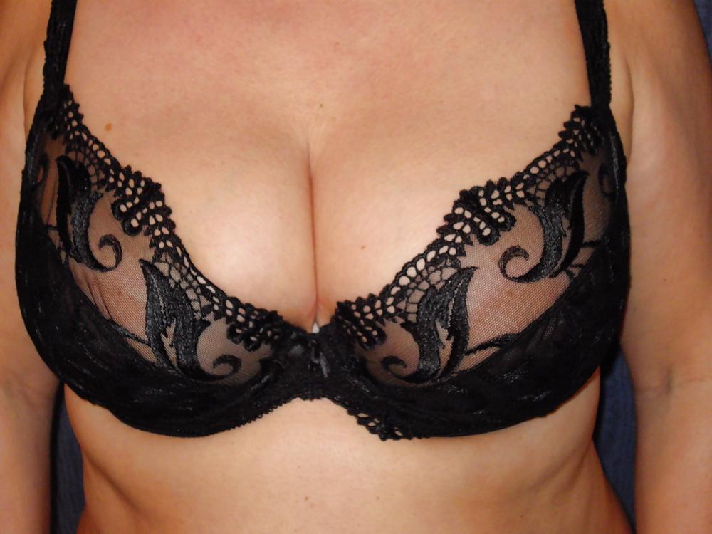 22P Christines beatiful hangers in bra