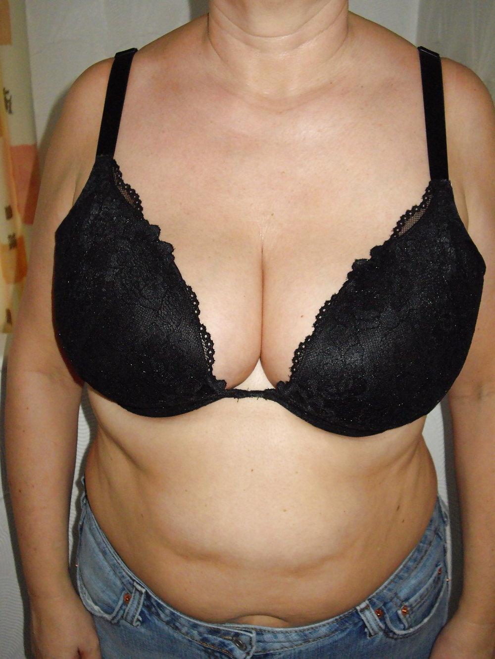 22P Christines beatiful hangers in bra