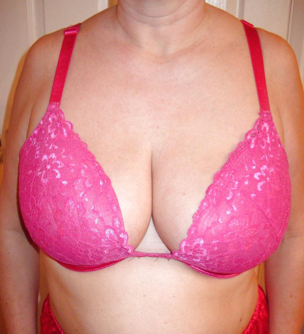22P Christines beatiful hangers in bra