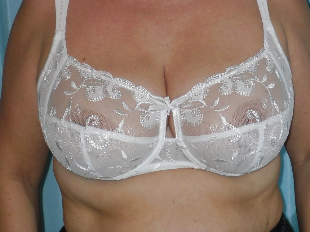 22P Christines beatiful hangers in bra