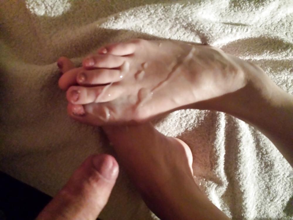 6P Cum on her feet