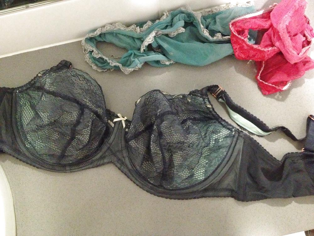 5P Size 14E bra and size 10 panties for wanking