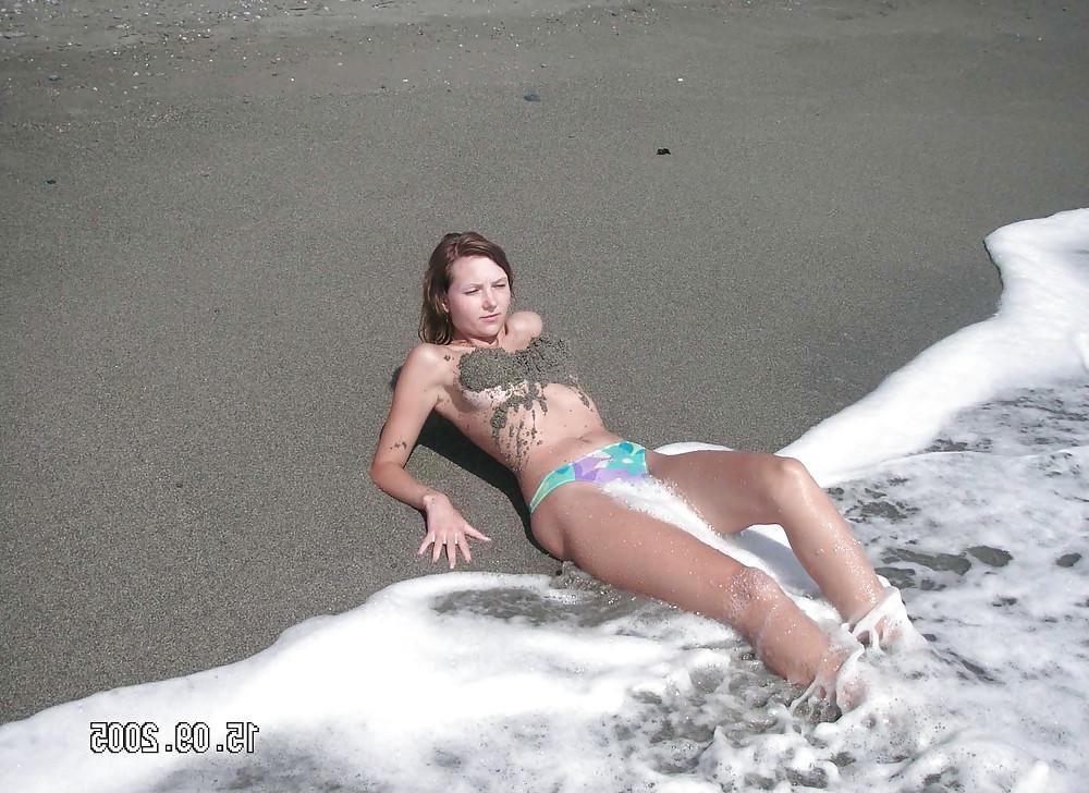 25P Posing on the beach and in the hotel room