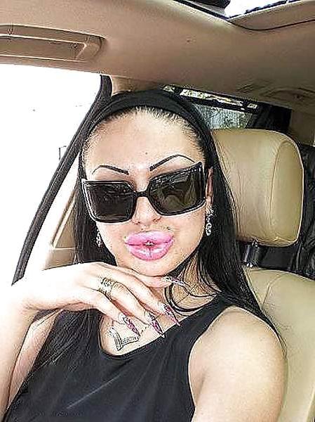 25P Makeup      red lips      face