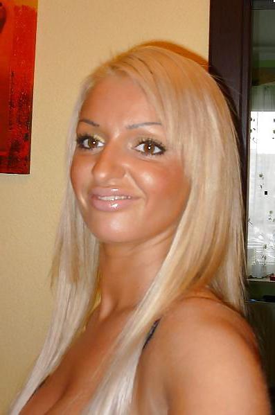 25P Makeup      red lips      face
